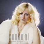 10-10-1975 Bonnie St. Clair at studio in Amsterdam. Photo: Govert de Roos/Connu